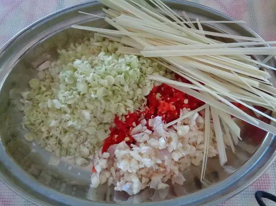 Cách làm gà xóc sả ớt ngon cơm cho cả nhà