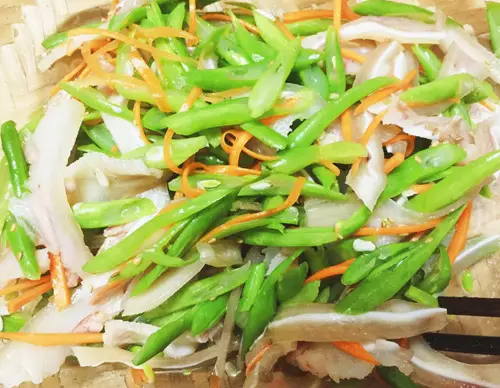 Cách làm gỏi đậu cô ve tai heo cực ngon