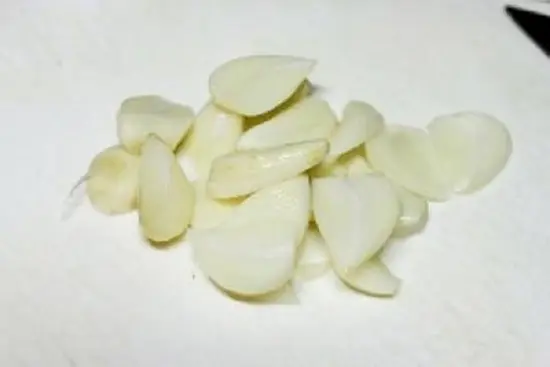 Chuẩn bị nguyên liệu làm gỏi đu đủ bò khô 2
