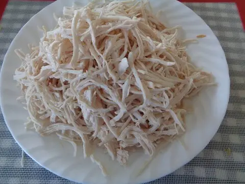 Cách làm gỏi gà bắp cải xé phay thơm ngon chua ngọt