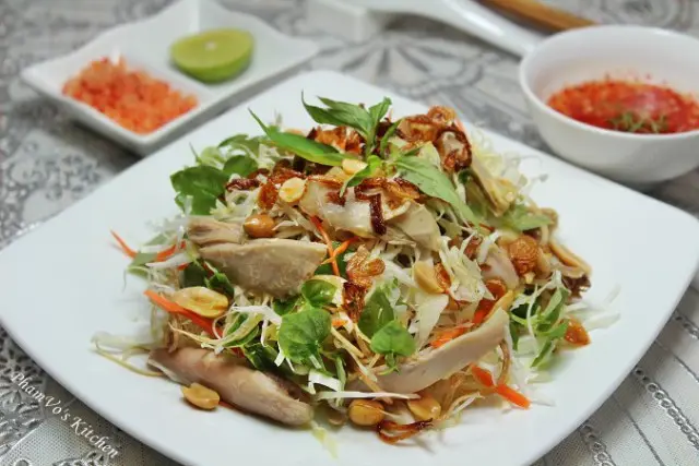 Cách làm gỏi gà xé phay bắp cải