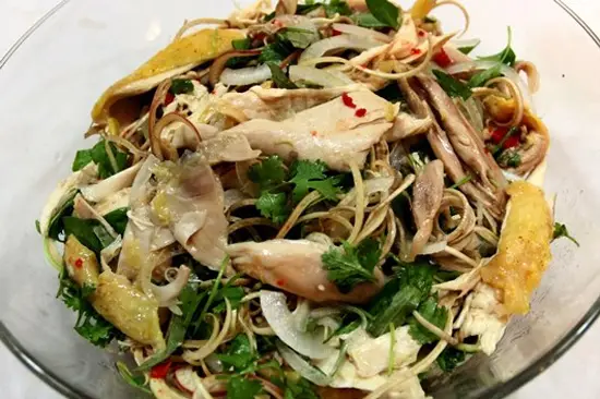 Cách làm gỏi gà thơm ngon 5