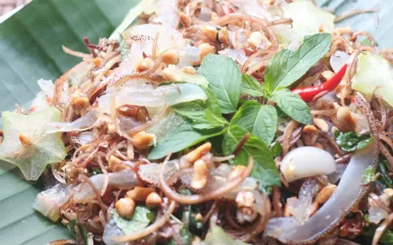 gỏi sứa bắp chuối chua thành phẩm