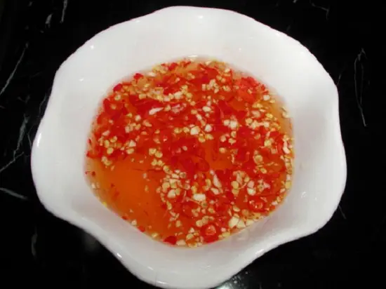 gỏi sứa bắp chuối chua pha nước trộn