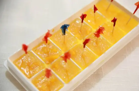 Cách làm kem dứa đơn giản bằng khay đựng đá 5