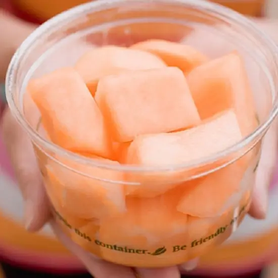cắt nhỏ dưa vàng