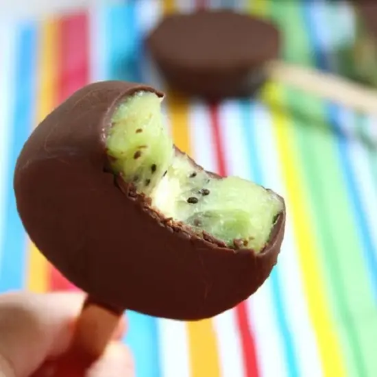 kem kiwi bọc socola ngọt mát