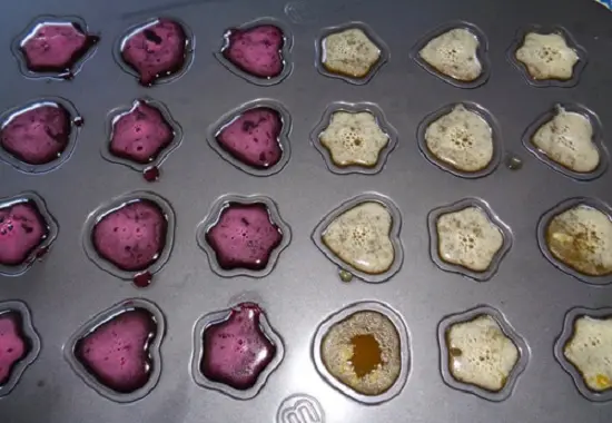 đổ ra khuôn làm kẹo chip chip