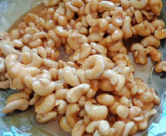 khuấy kẹo hạt điều
