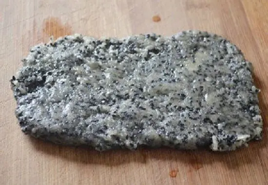 đổ kẹo ra khuôn
