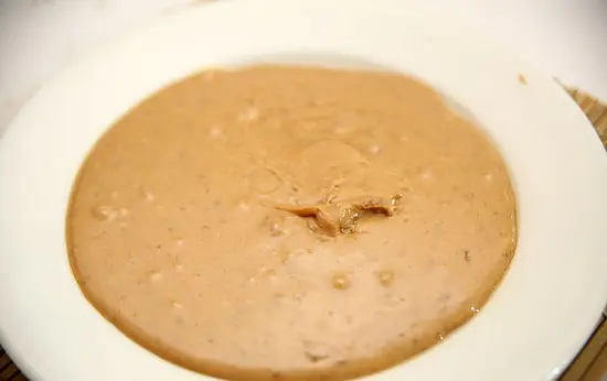 đổ kẹo ra đĩa