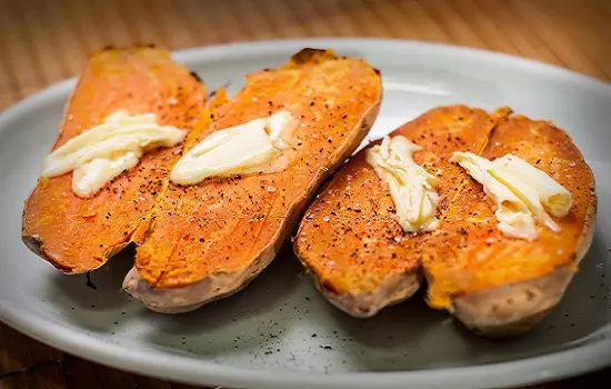 Cách làm khoai lang nướng bằng lò nướng bánh 7