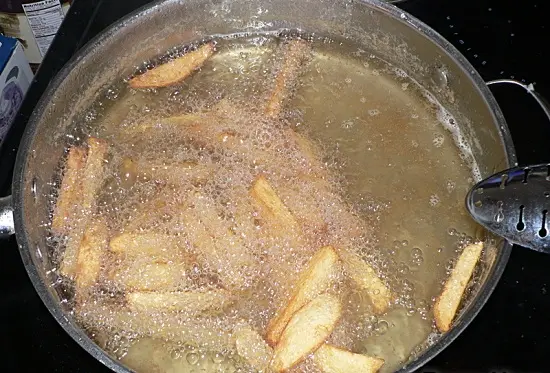 Cách làm khoai tây chiên mỡ bò trộn phô mai10