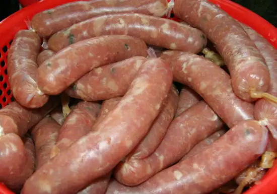 Phơi lạp xưởng dưới nắng 3-4 ngày