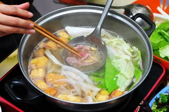 lẩu bò nhúng dấm thưởng thức