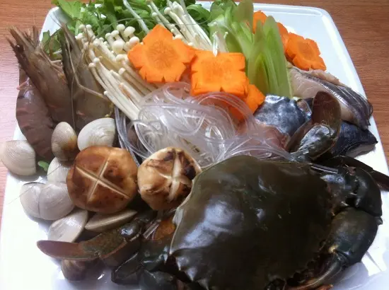 lẩu hải sản thập cẩm sơ chế rau
