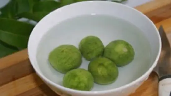 lẩu sườn sụn om sấu chua gọt sấu