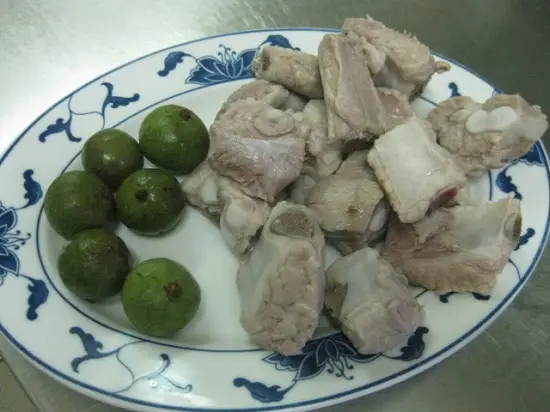 lẩu sườn sụn om sấu chua ninh sườn