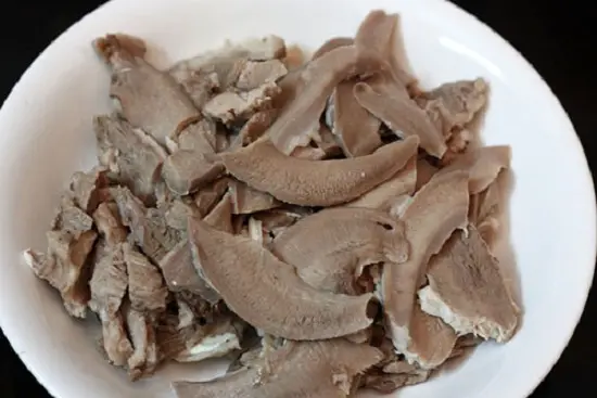 Các bước thực hiện món lưỡi heo xào riềng sả 1