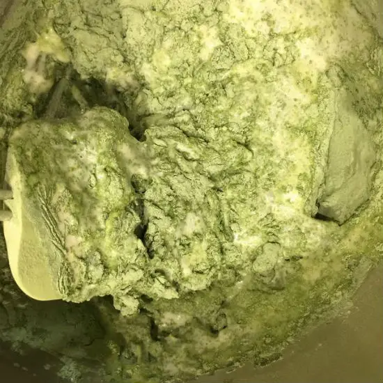 Thêm hỗn hợp bột trà xanh vào món bánh matcha cookies