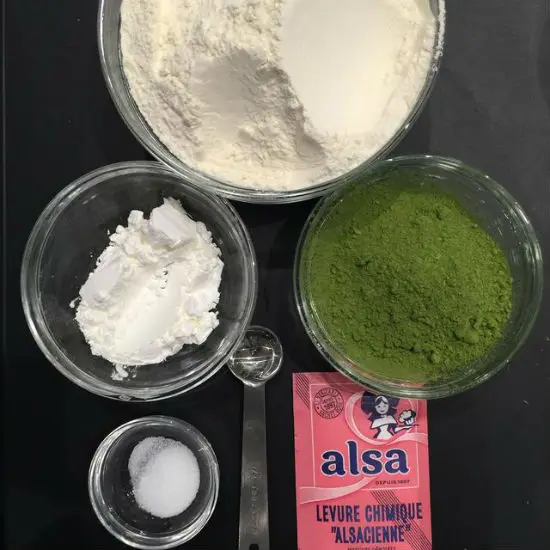 Trộn đều hỗn hợp làm bánh matcha cookies