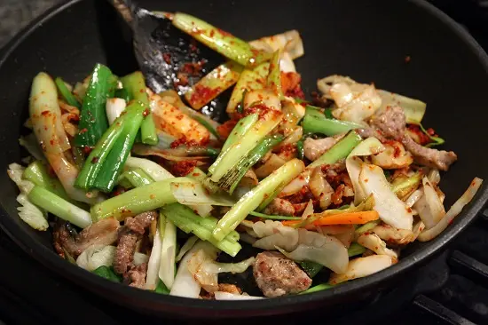 Cách làm mì hải sản hỗn hợp cay ngon cực đã 6
