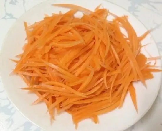 Chuẩn bị nguyên liệu làm món mì trộn 2