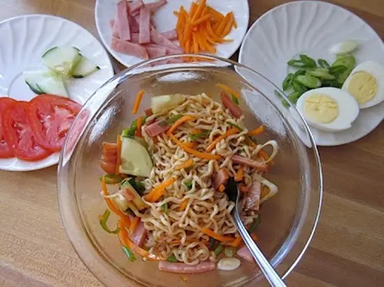 Các bước thực hiện món mì trộn 2