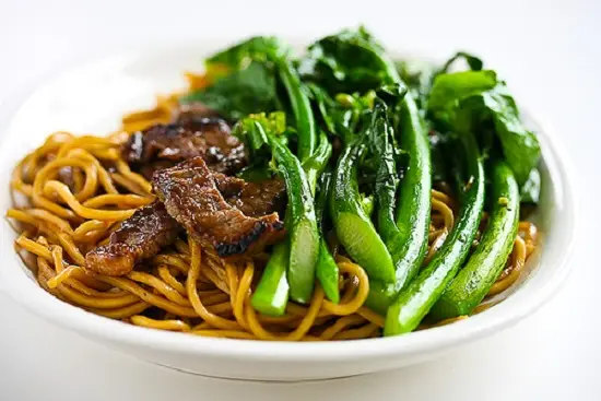 Cách làm mì xào thịt bò rau cải ngon