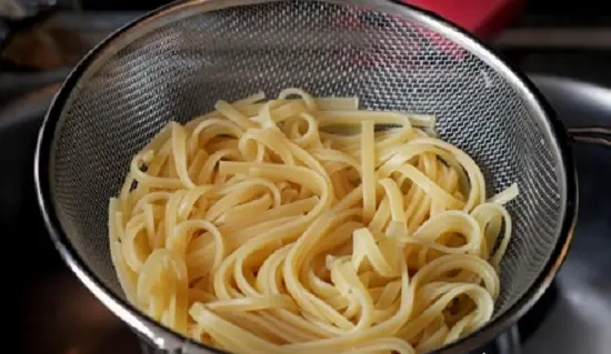 cach-lam-mi-y-sot-ca-chua-3