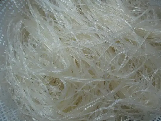 hoàn thành sơ chế nguyên liệu làm miến lươn khô giòn