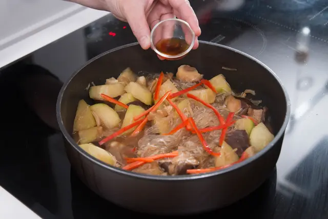 Cách làm miến om nấm thơm ngon an toàn