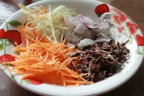 Chuẩn bị nguyên liệu làm miến xào hến