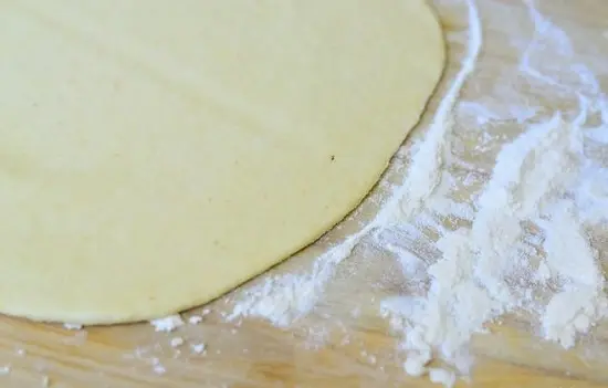 cán mỏng bột bánh