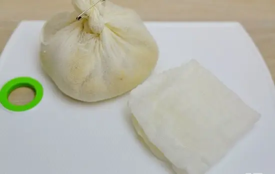 nặn bánh theo nhiều hình dáng