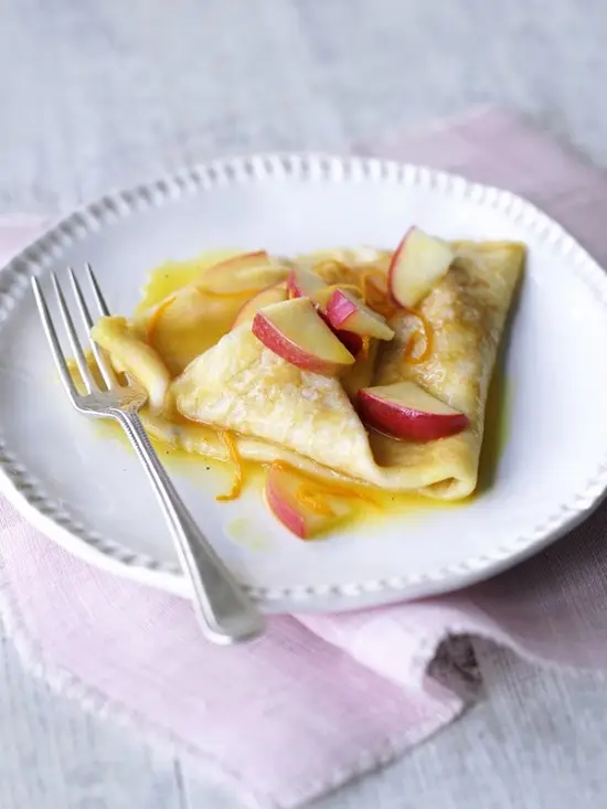 Cách làm món bánh crepe nhân táo đơn giản nhất