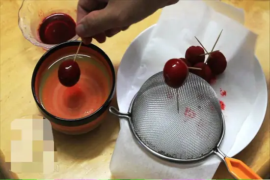 nhúng bánh vào bột rau câu