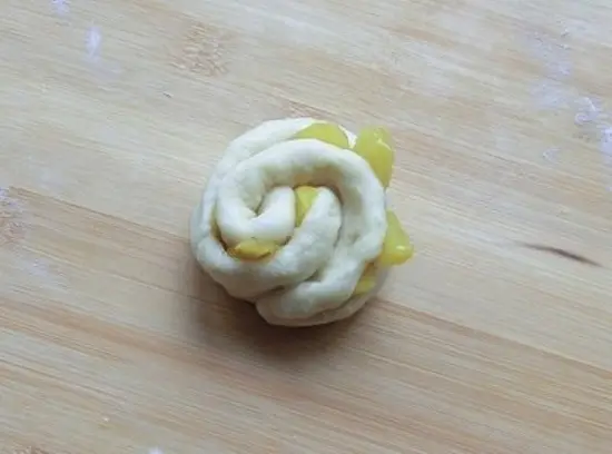 cuộn tròn bánh