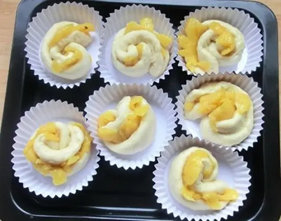 xếp bánh vào khay