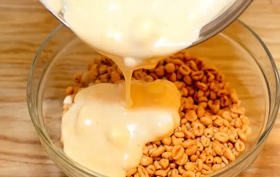 cho kẹo dẻo vào bánh ngũ cốc