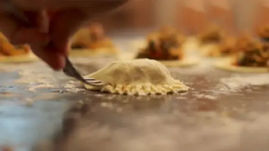 tạo hình cho bánh