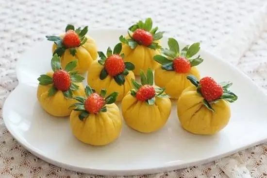 bánh khoai lang bọc dâu tây thơm ngon