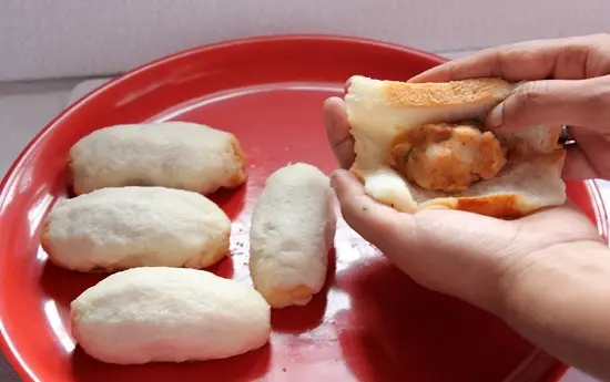 bọc khoai tây vào bánh mì