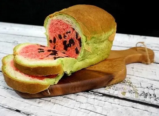 cắt bánh mì dưa hấu