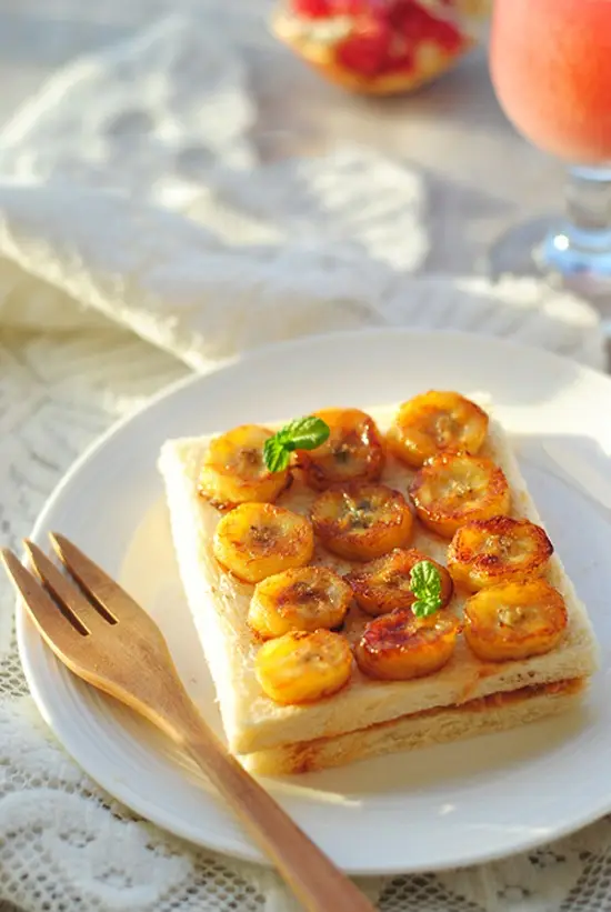 bánh mì kẹp chuối chiên thơm ngọt ngào