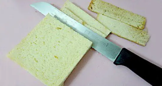 cắt viền bánh