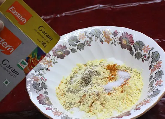 cho nguyên liệu vào bột đậu xanh