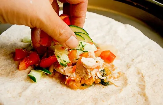 thêm salsa và sốt