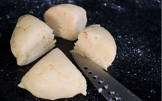 cắt bánh thành 4 phần