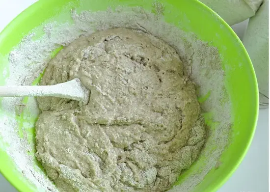 nhào bột mì